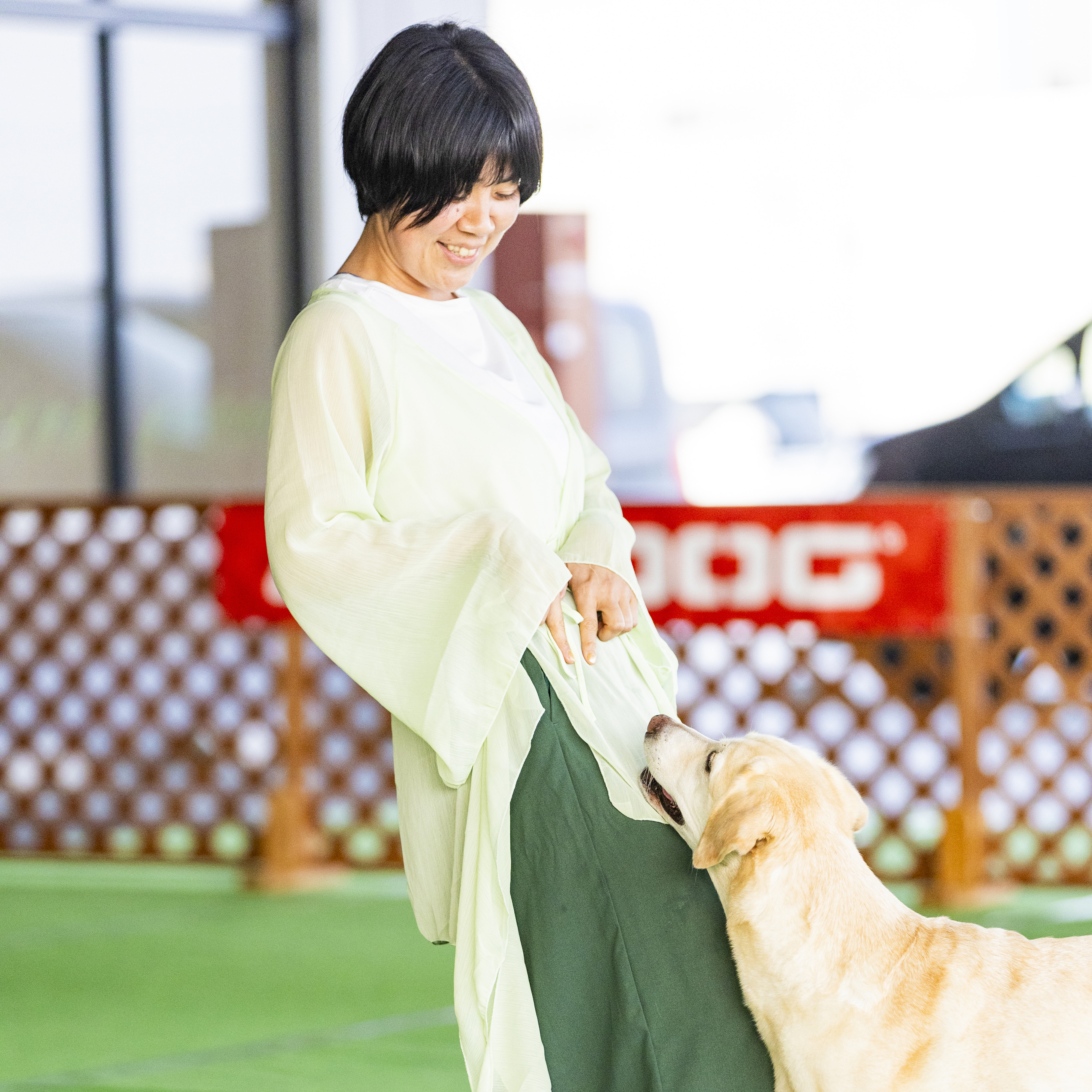 �~�{�����q